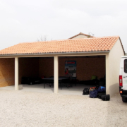 Préau double béton toit 2 pentes